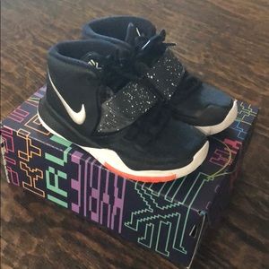 ❤️SOLD❤️ Nike Kyrie Boys size 12C Black/White
